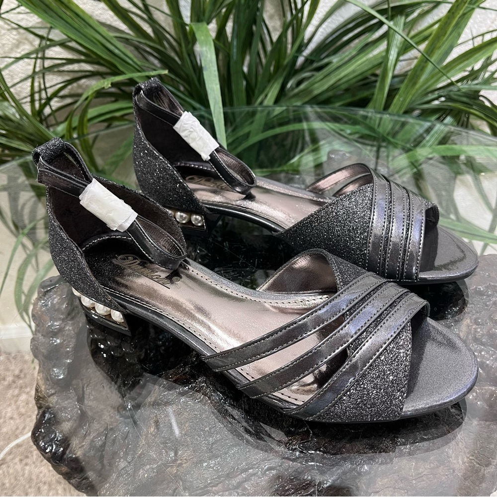 ✨NWT✨ DUNION Womens Alina Sparkle Pearl
Embellished Low Block Sandal  Size 7